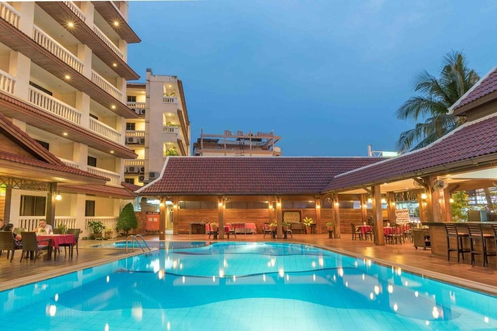 The Residence Garden Pattaya Exteriör bild