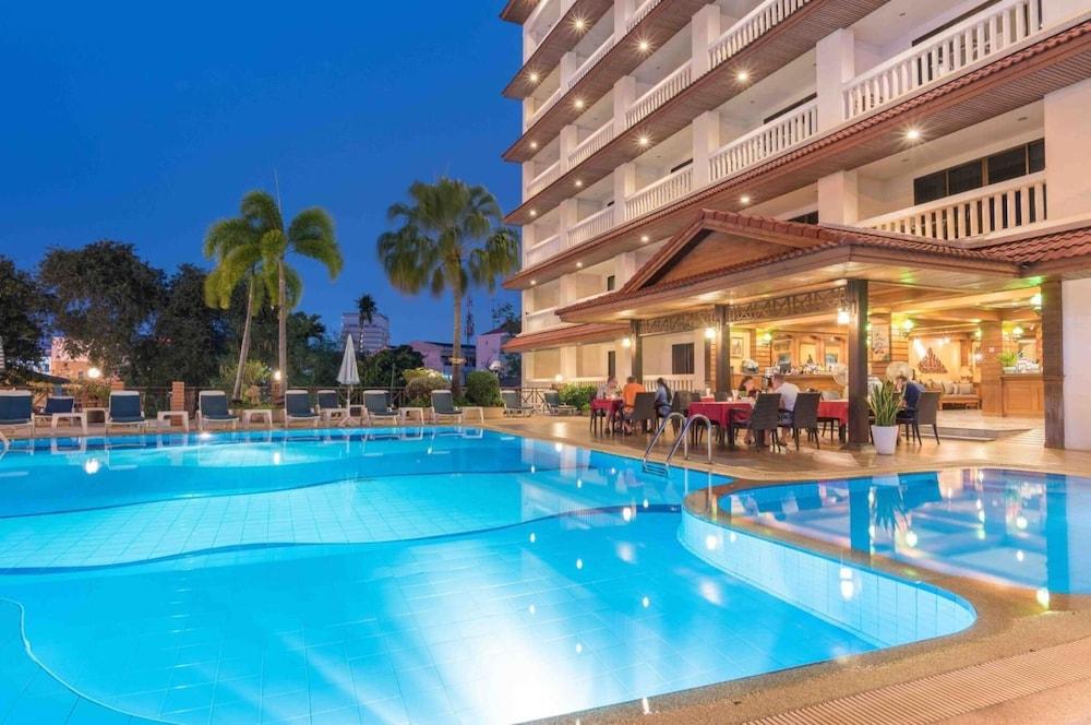 The Residence Garden Pattaya Exteriör bild